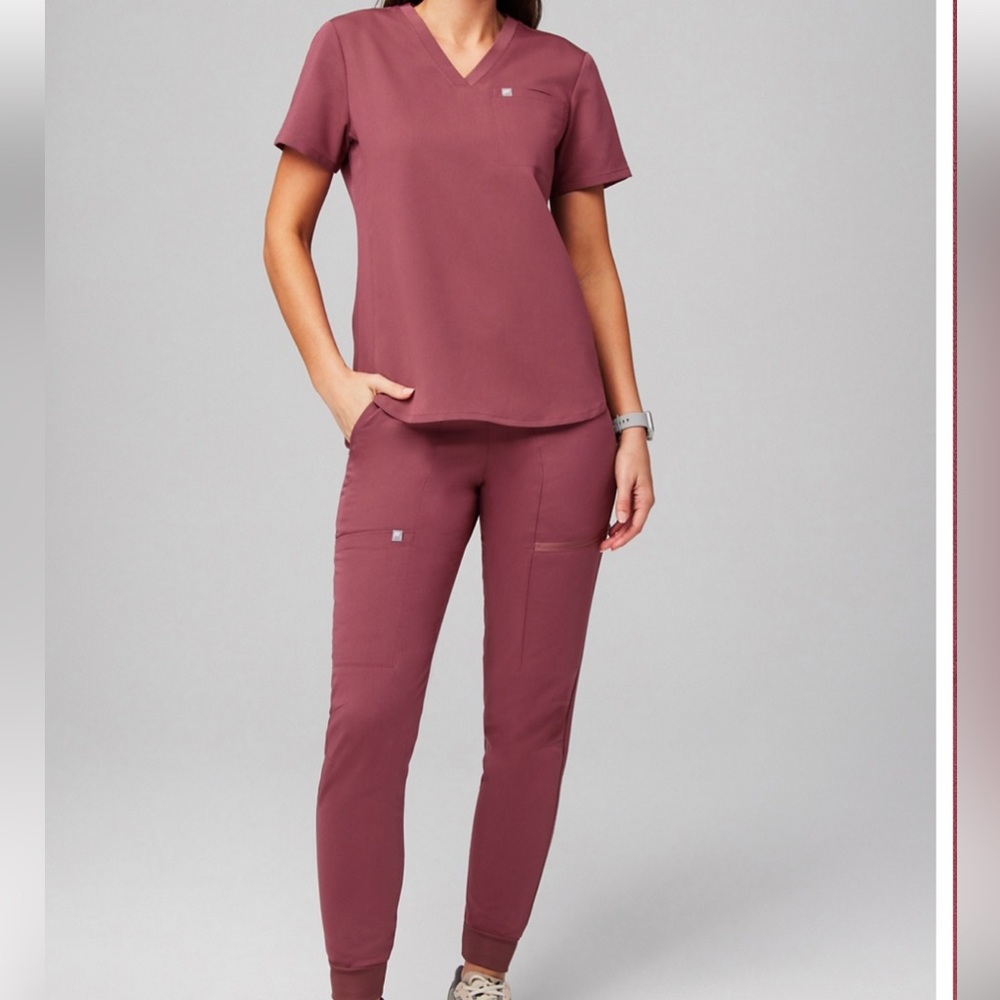 Fabletics on call scrub set